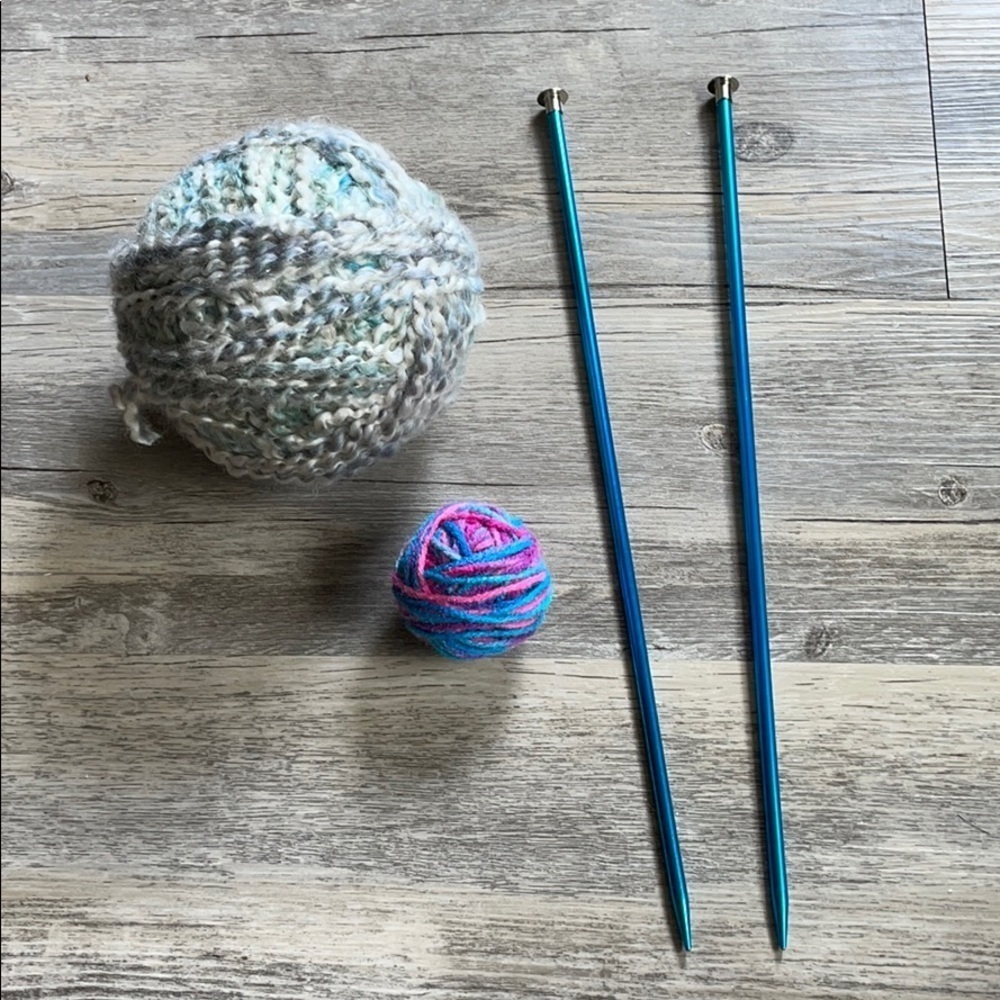 Boye 10” 6mm Knitting Needles and Yarn